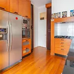 Bright 2 bedroom Apt 100m from Av. Liberdade